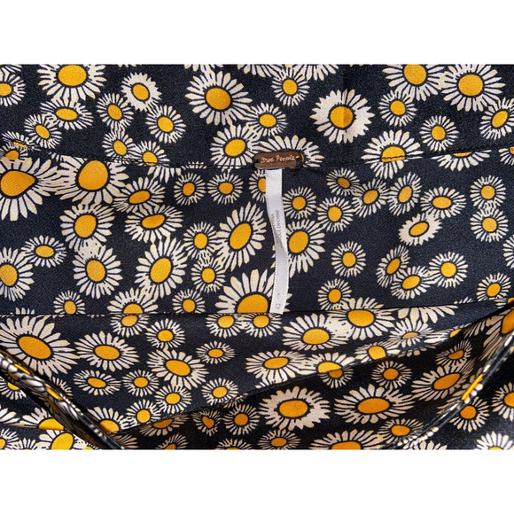 Free People Phoebe Daisy Swing Skirt Floral Black White Yellow Silky Size 12 - Picture 10 of 11